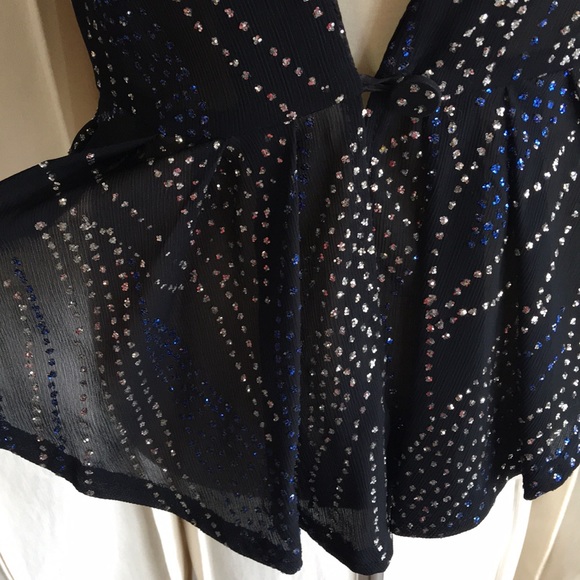 Stunning blouse with deep plunge back - Picture 4 of 6